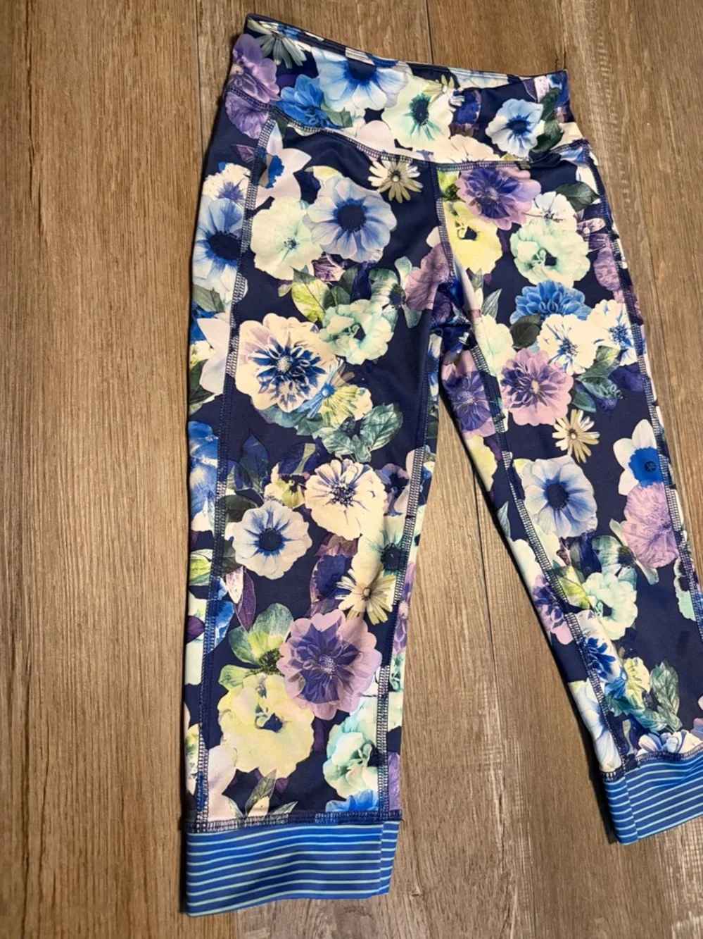 Old Navy Navy Floral Capri Leggings